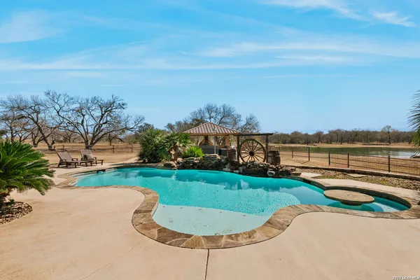 $2,250,000 | 819 County Road 356, Adkins, TX 78101