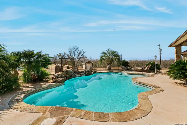 $2,350,000 | 819 County Road 356, Adkins, TX 78101