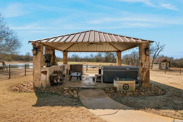 $2,250,000 | 819 County Road 356, Adkins, TX 78101