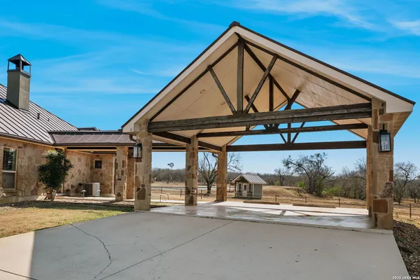 $2,250,000 | 819 County Road 356, Adkins, TX 78101