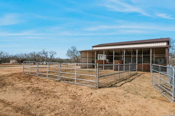 $2,250,000 | 819 County Road 356, Adkins, TX 78101
