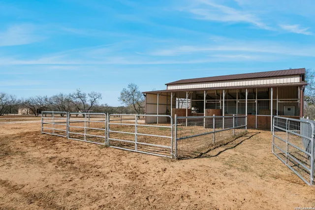 $2,350,000 | 819 County Road 356, Adkins, TX 78101
