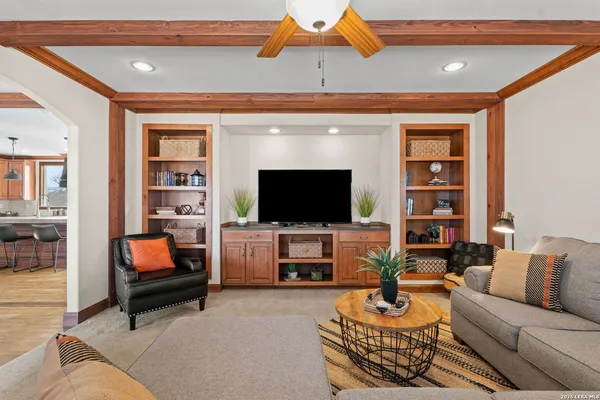 $2,250,000 | 819 County Road 356, Adkins, TX 78101