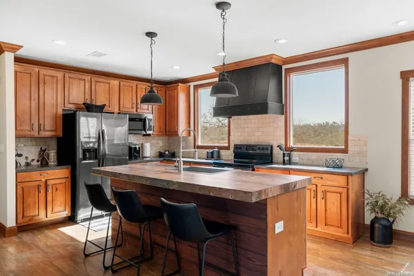 $2,250,000 | 819 County Road 356, Adkins, TX 78101