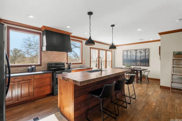 $2,250,000 | 819 County Road 356, Adkins, TX 78101