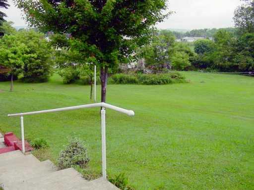 11 Rosefield Street Richeyville, PA 15358 - Photo 4 of 5 Yard/Garden.