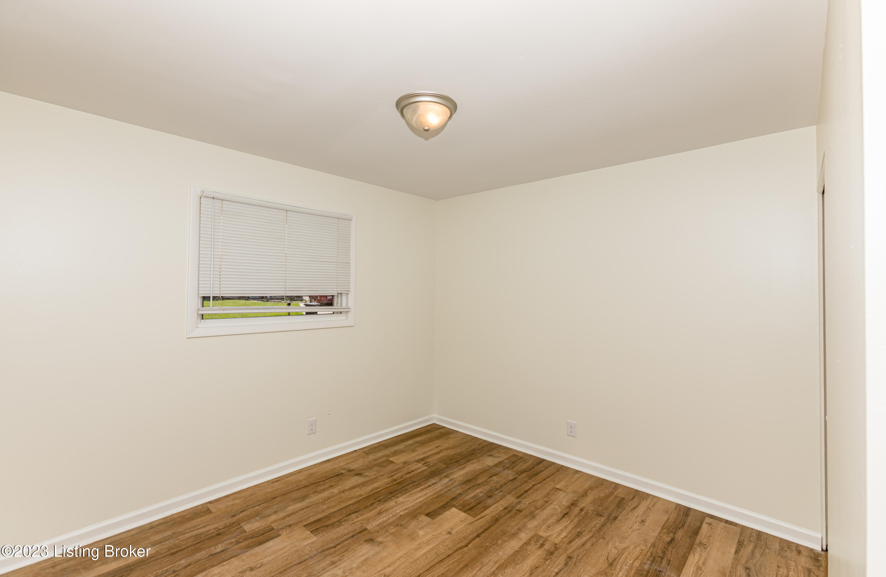 166 Dale Road Louisville, KY 40229 - Photo 18 of 34 1F9A9338