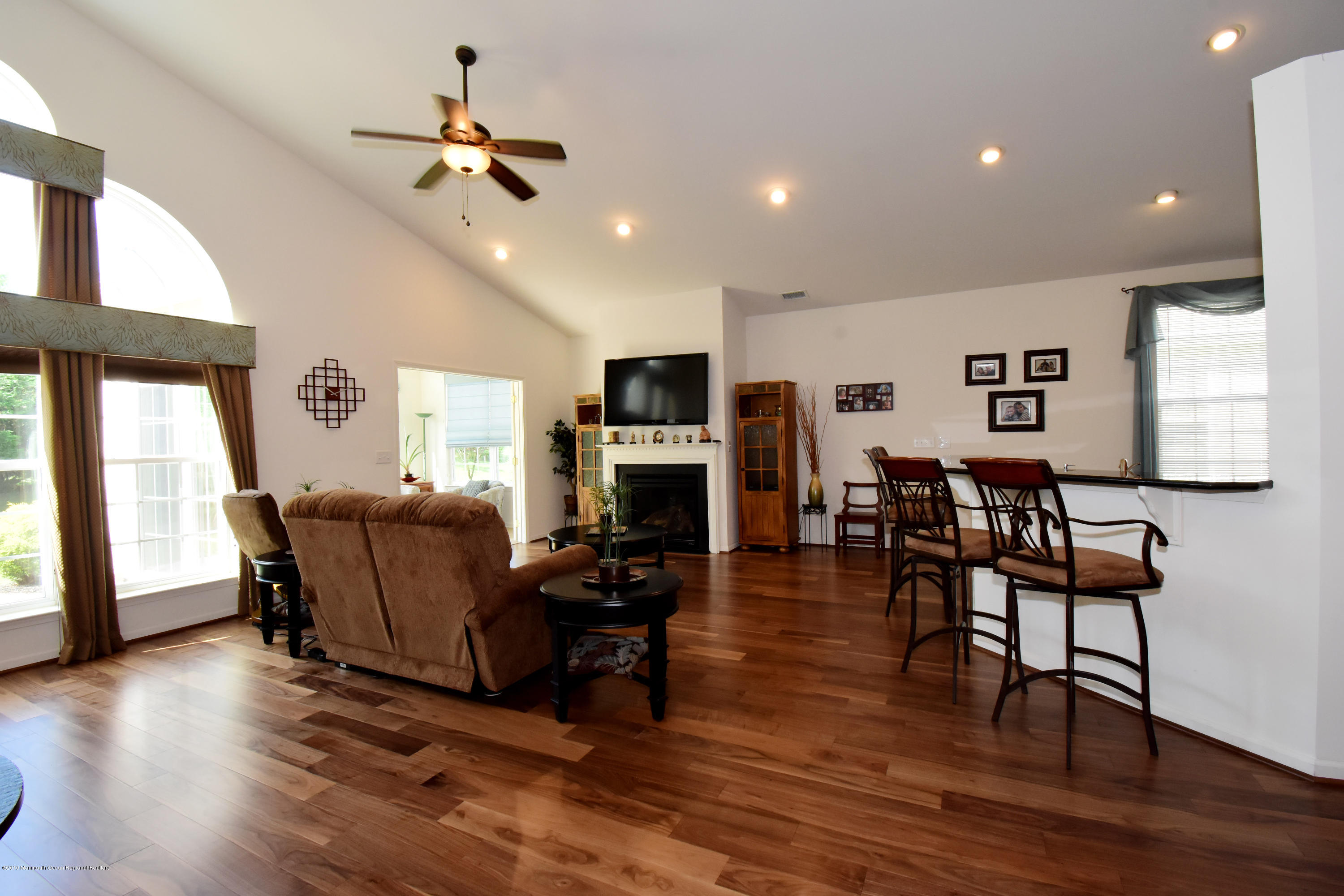 12 Brattleboro Road Jackson, NJ 08527 - Photo 5 of 31 Family Room and Kitchen