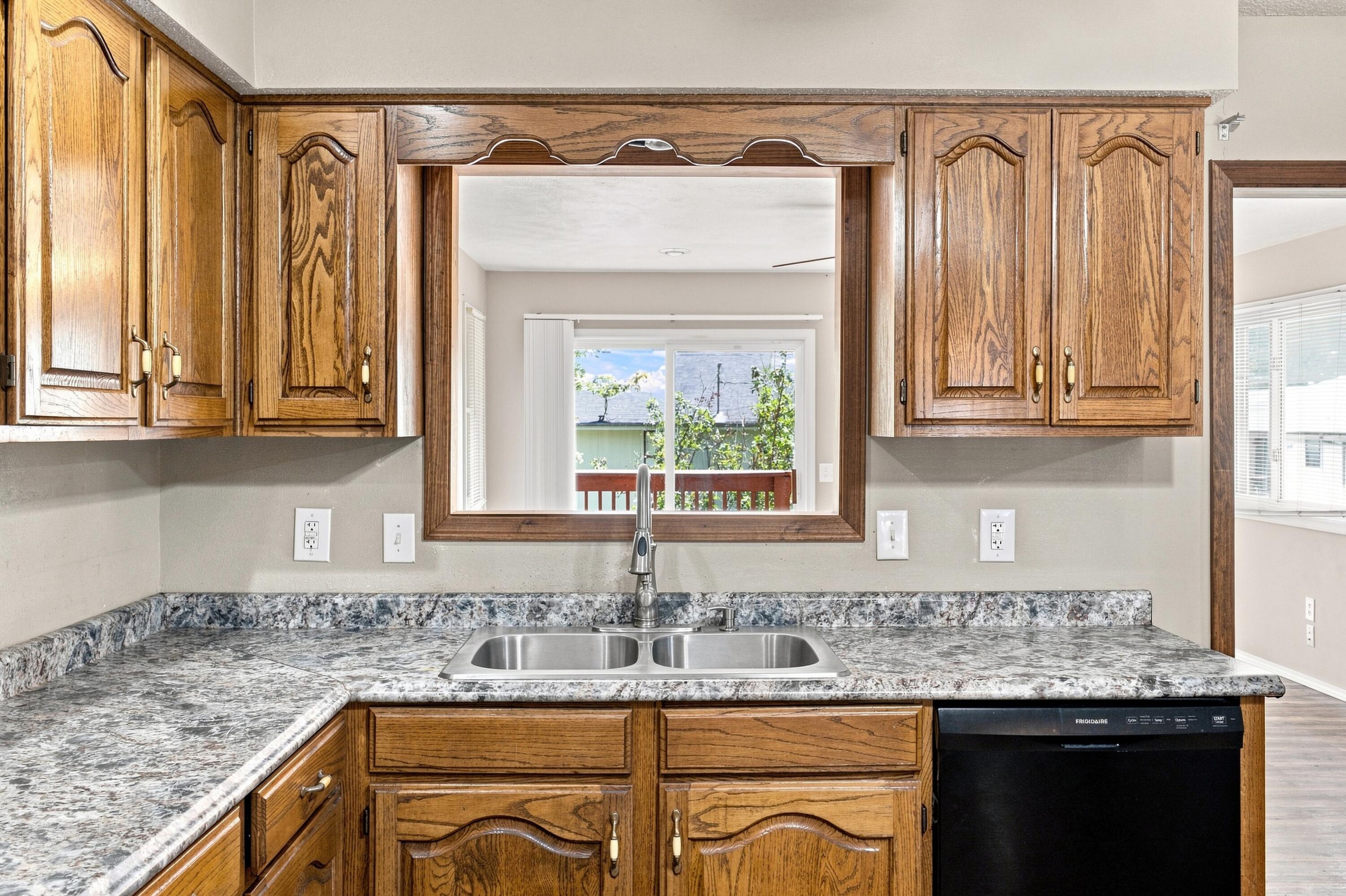 3808 West Kingsley Street Springfield, MO 65807 - Photo 13 of 39 14-print-20260812-20260812-DSC01828