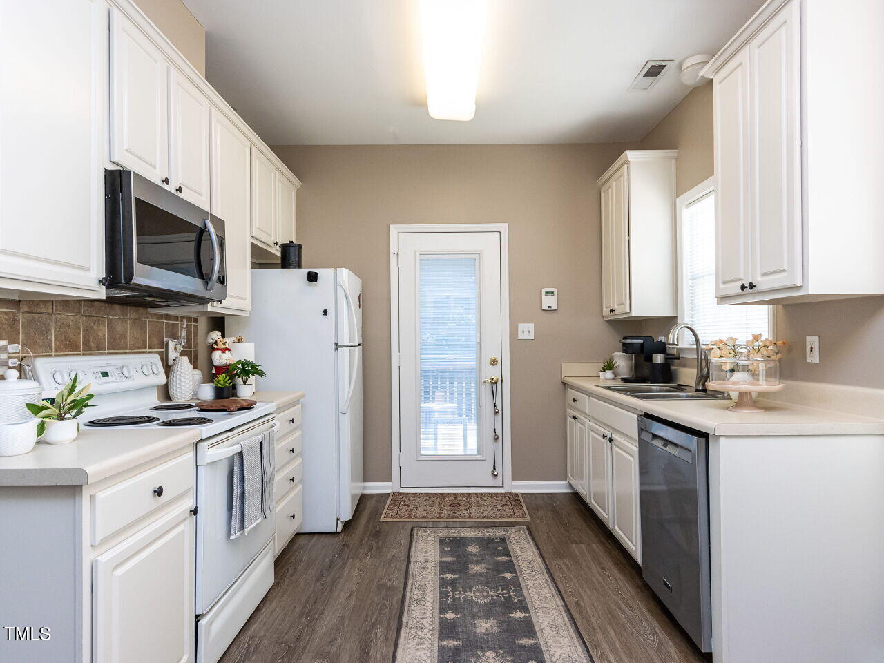 8001 Strawberry Meadows Street Raleigh, NC 27613 - Photo 11 of 29 011-1280x960-kitchen