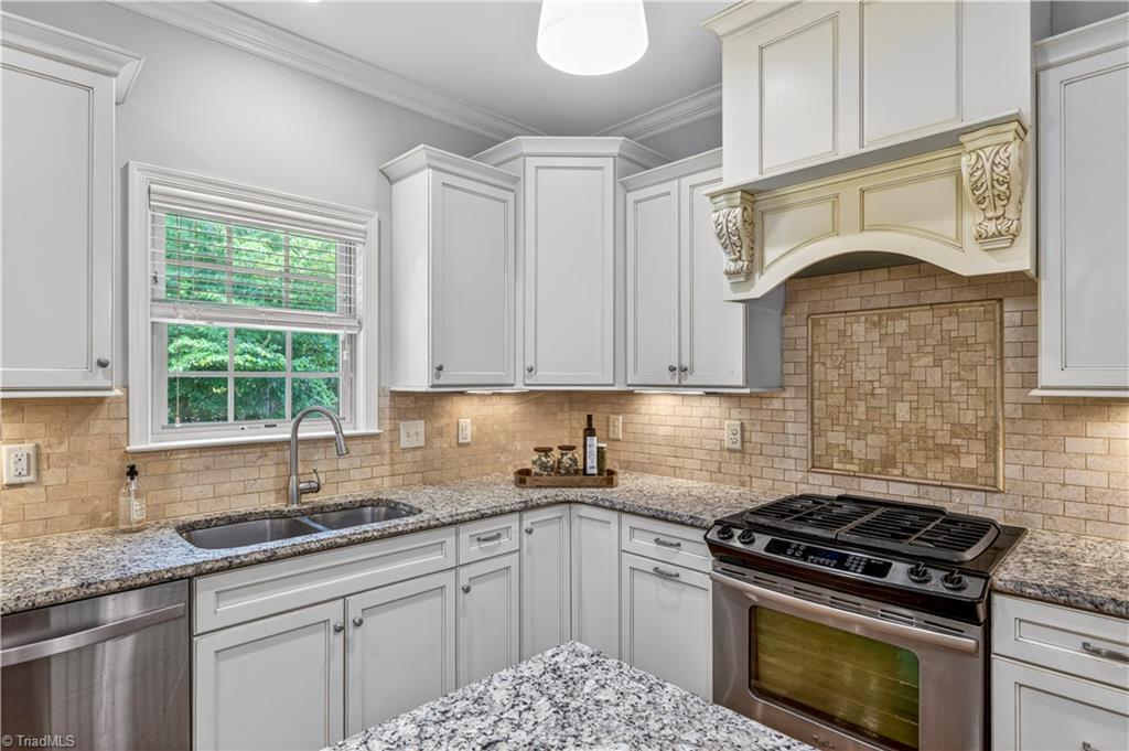 5414 Rambling Road Greensboro, NC 27409 - Photo 14 of 37