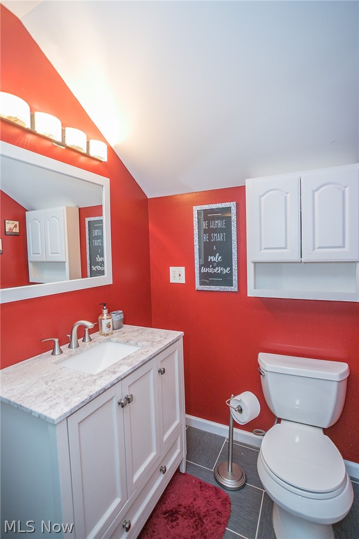 6487 Kerneywood Road Parma, OH 44129 - Photo 20 of 34 In suite master bath