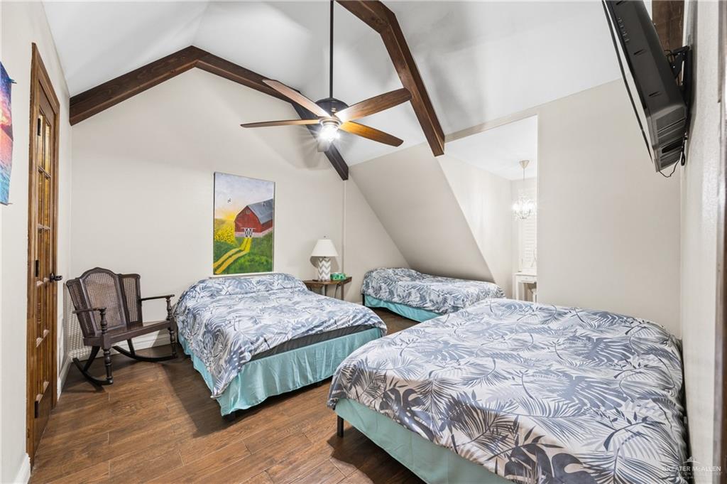 1811 Victoria Street Mission, TX 78572 - Photo 13 of 19 a bedroom with 2 bed and a dresser