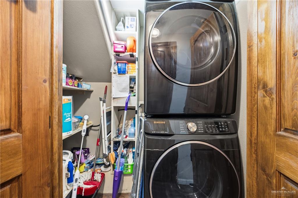 1811 Victoria Street Mission, TX 78572 - Photo 17 of 19 a utility room with dryer and washer