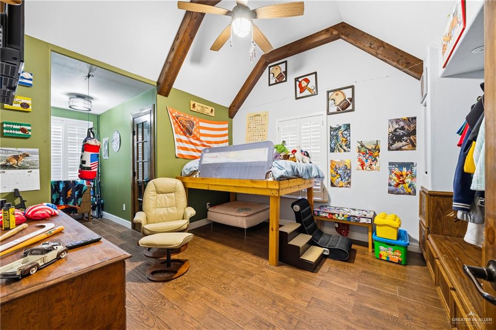 1811 Victoria Street Mission, TX 78572 - Photo 10 of 19 a room with musical instruments