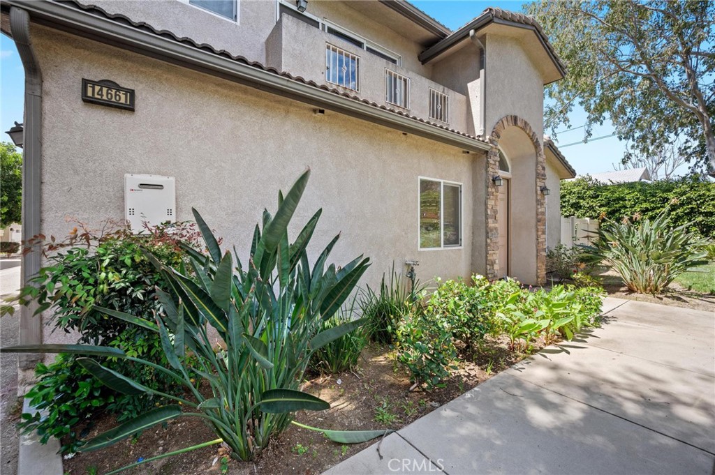 14661 Oak Road Sylmar, CA 91342 - Photo 3 of 41