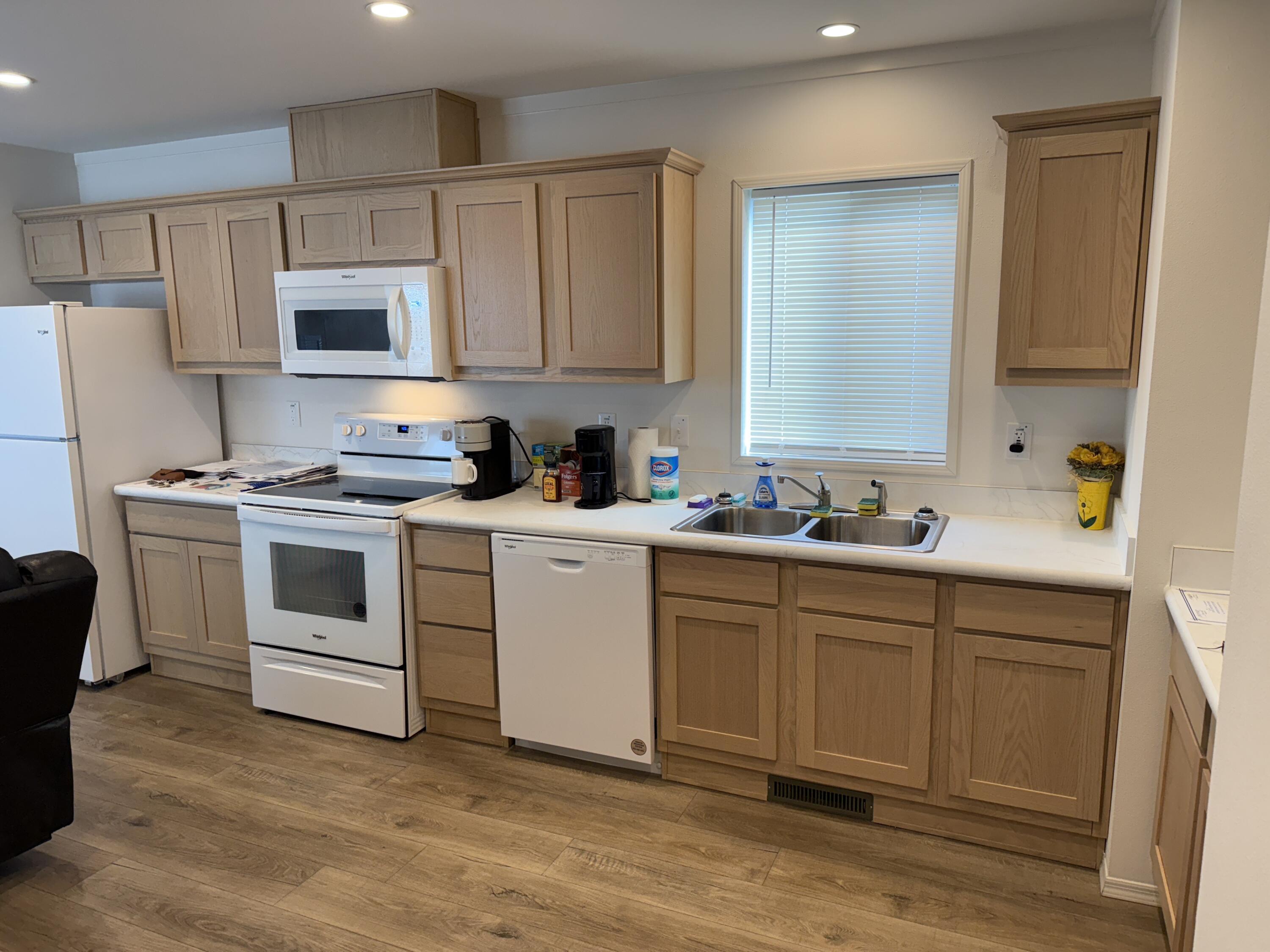 460 Arnos Road, Unit 73 Talent, OR 97540 - Photo 6 of 14 kitchen