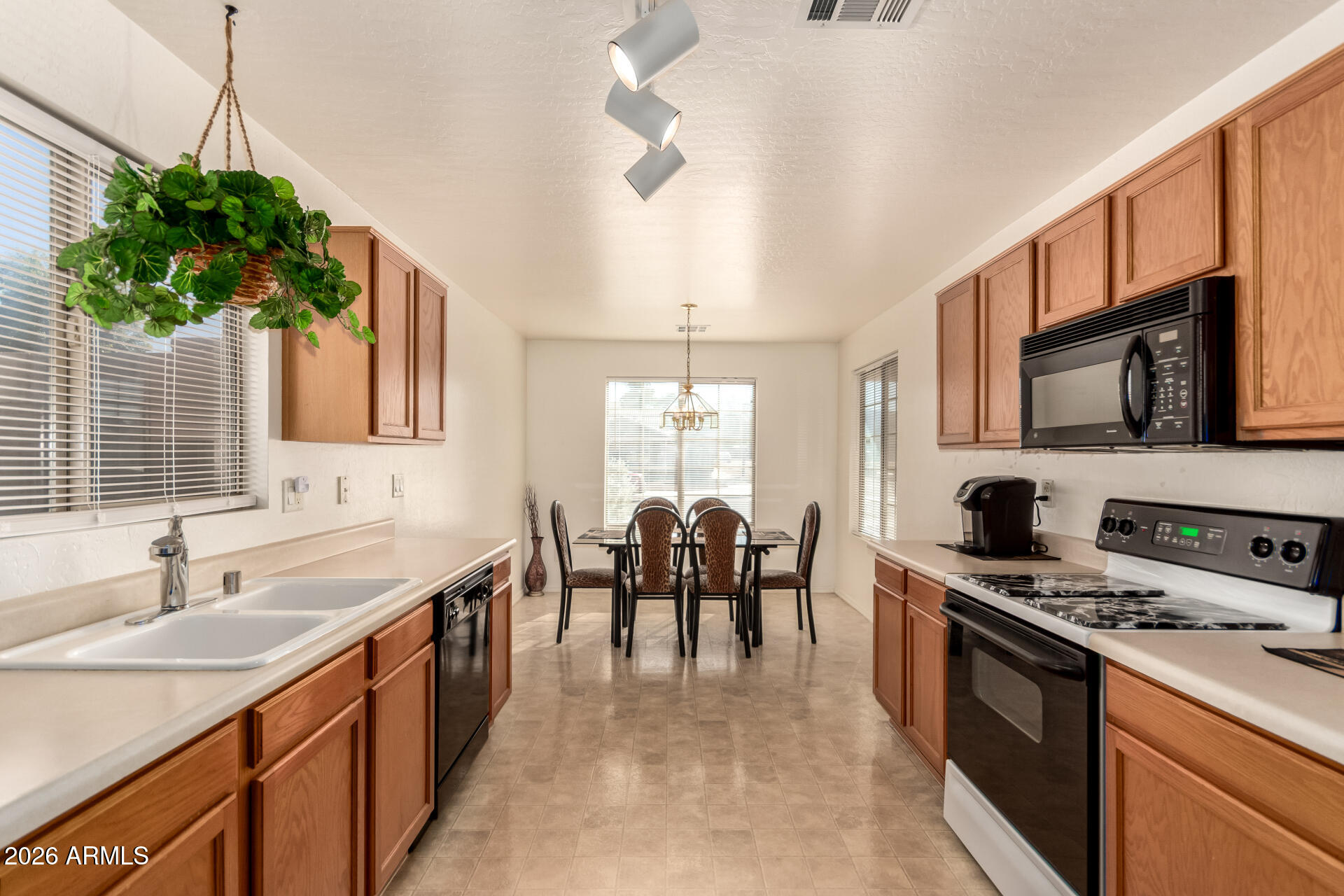 1116 West Maldonado Road Phoenix, AZ 85041 - Photo 6 of 27 Kitchen