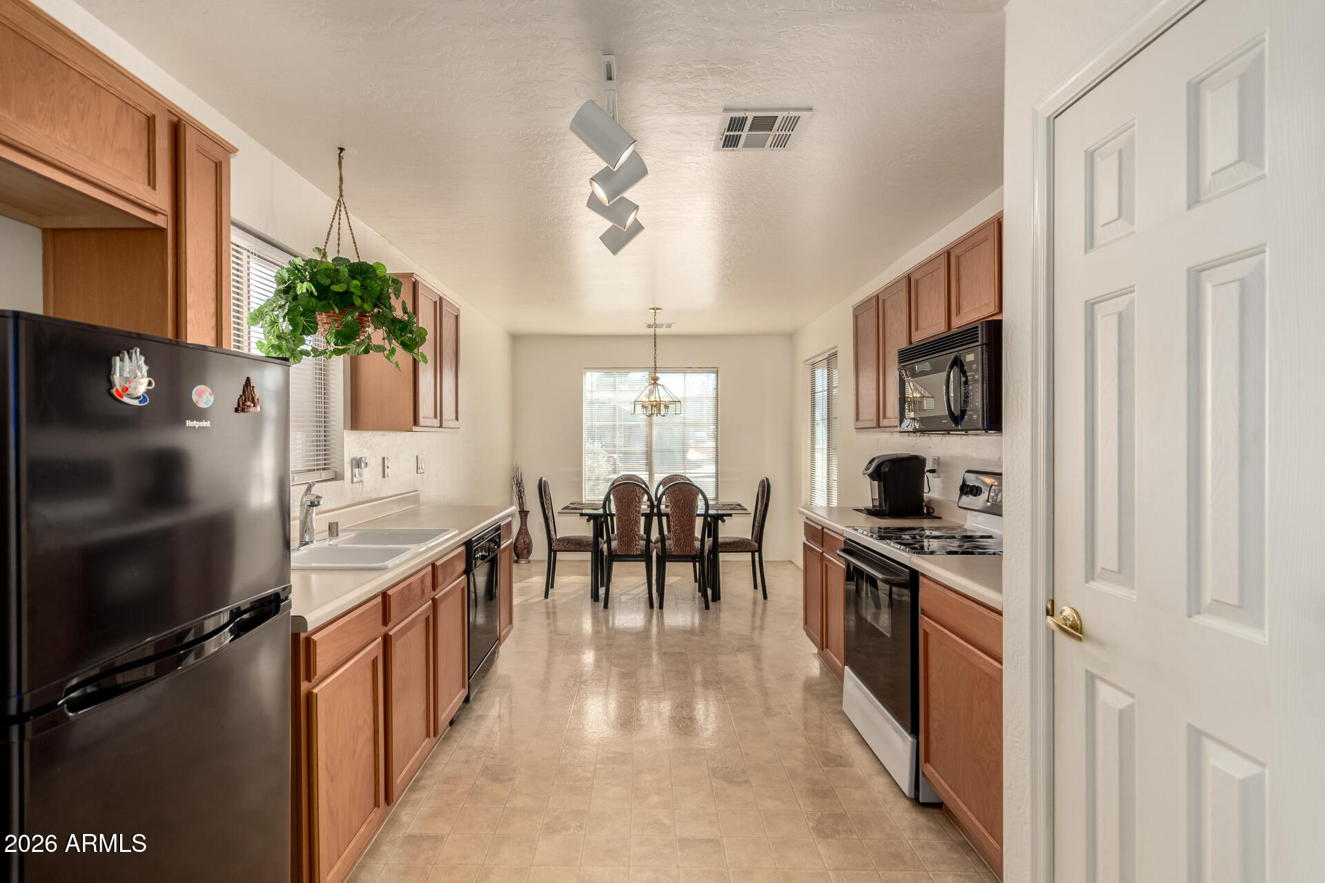 1116 West Maldonado Road Phoenix, AZ 85041 - Photo 9 of 27 Kitchen