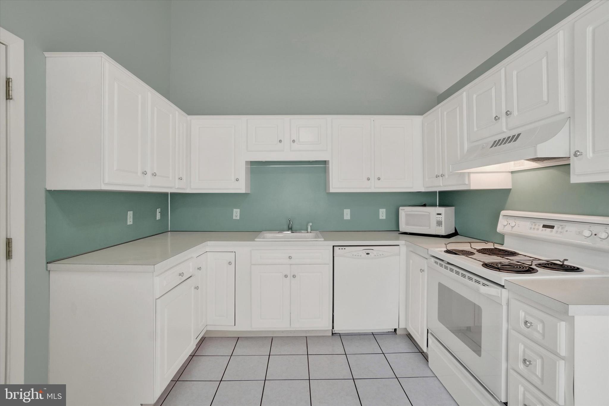 355 Edgewood Road York, PA 17402 - Photo 8 of 28 Gallery Image 8