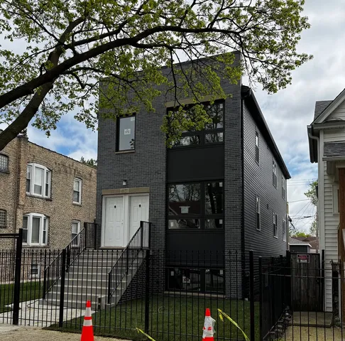 $650,000 | 653 North Spaulding Avenue, Chicago, IL 60624