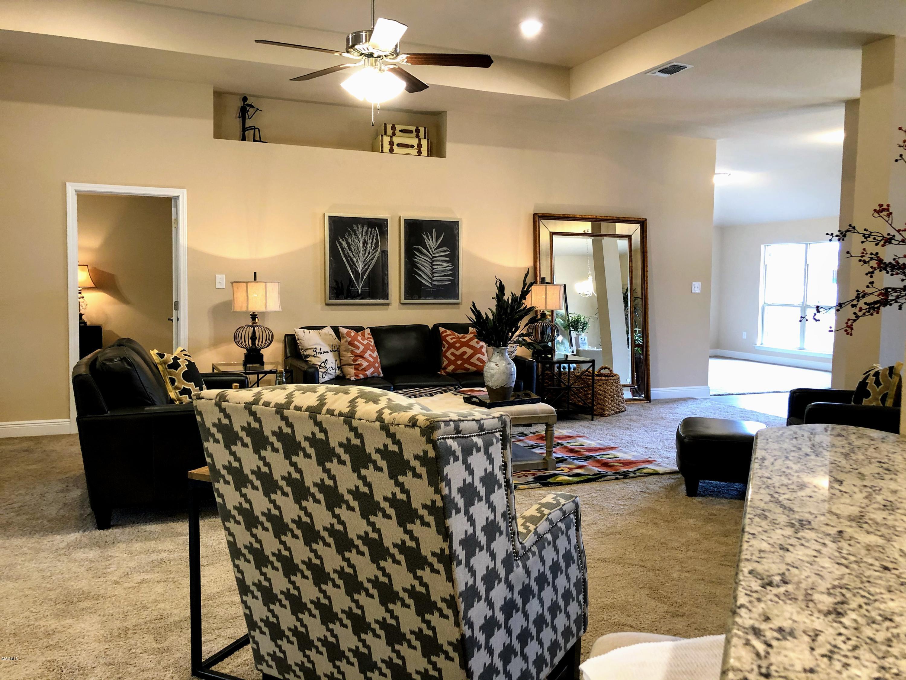 6263 Roxanne Way Biloxi, MS 39532 - Photo 10 of 29 Family room