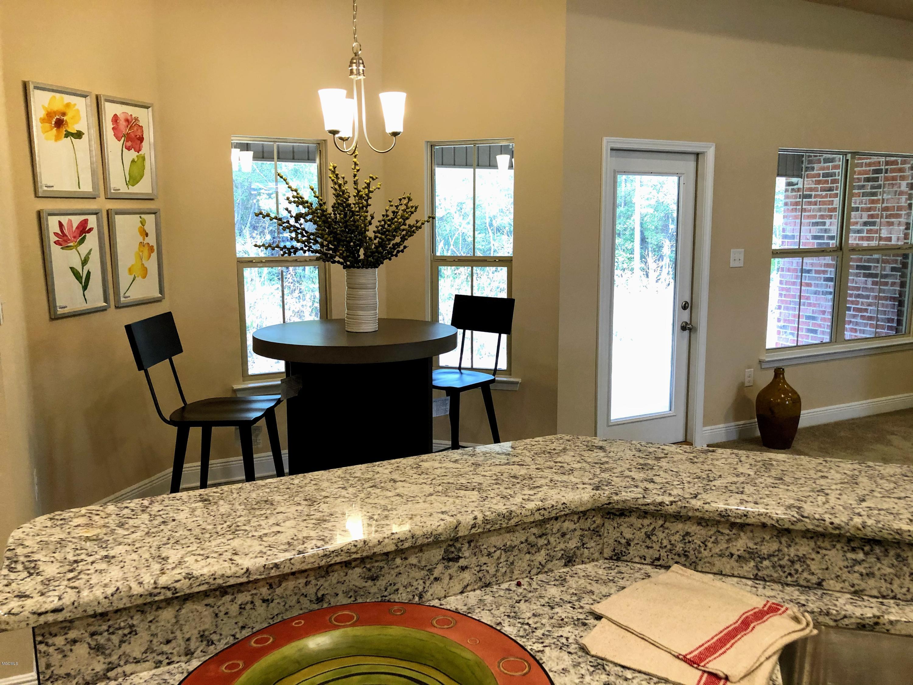 6263 Roxanne Way Biloxi, MS 39532 - Photo 11 of 29 Breakfast nook