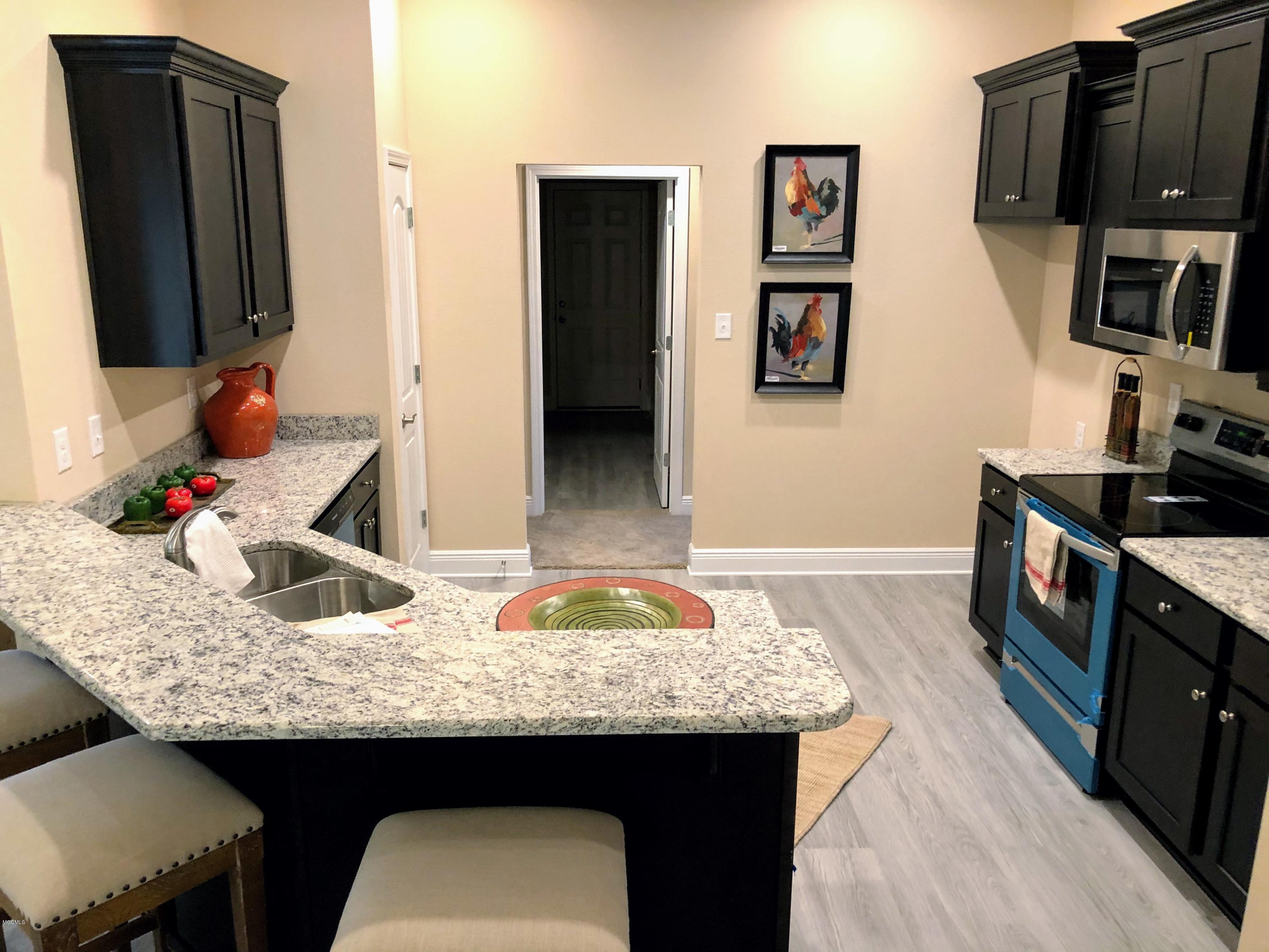 6263 Roxanne Way Biloxi, MS 39532 - Photo 12 of 29 Kitchen