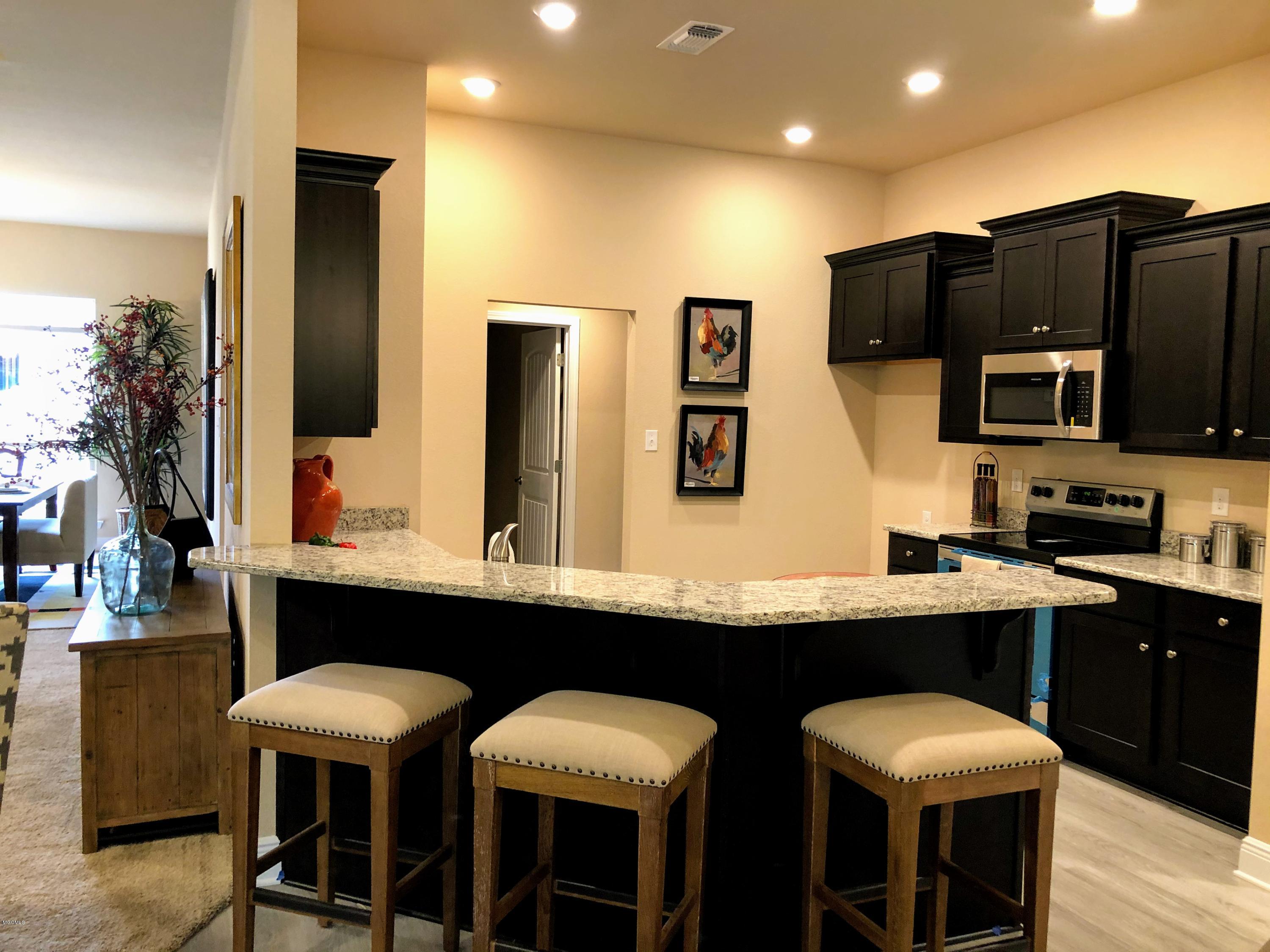 6263 Roxanne Way Biloxi, MS 39532 - Photo 13 of 29 Kitchen