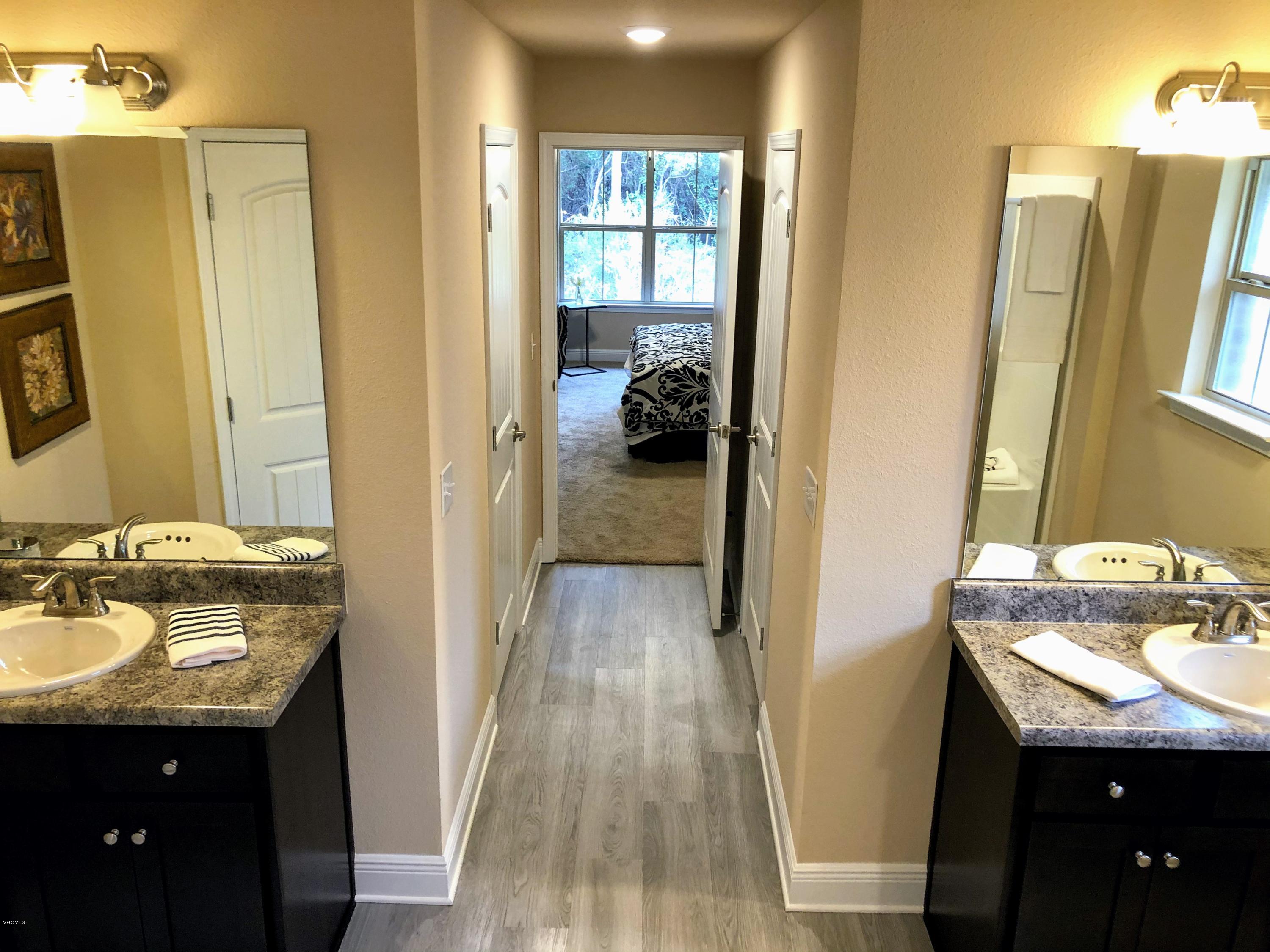 6263 Roxanne Way Biloxi, MS 39532 - Photo 18 of 29 Master Bath