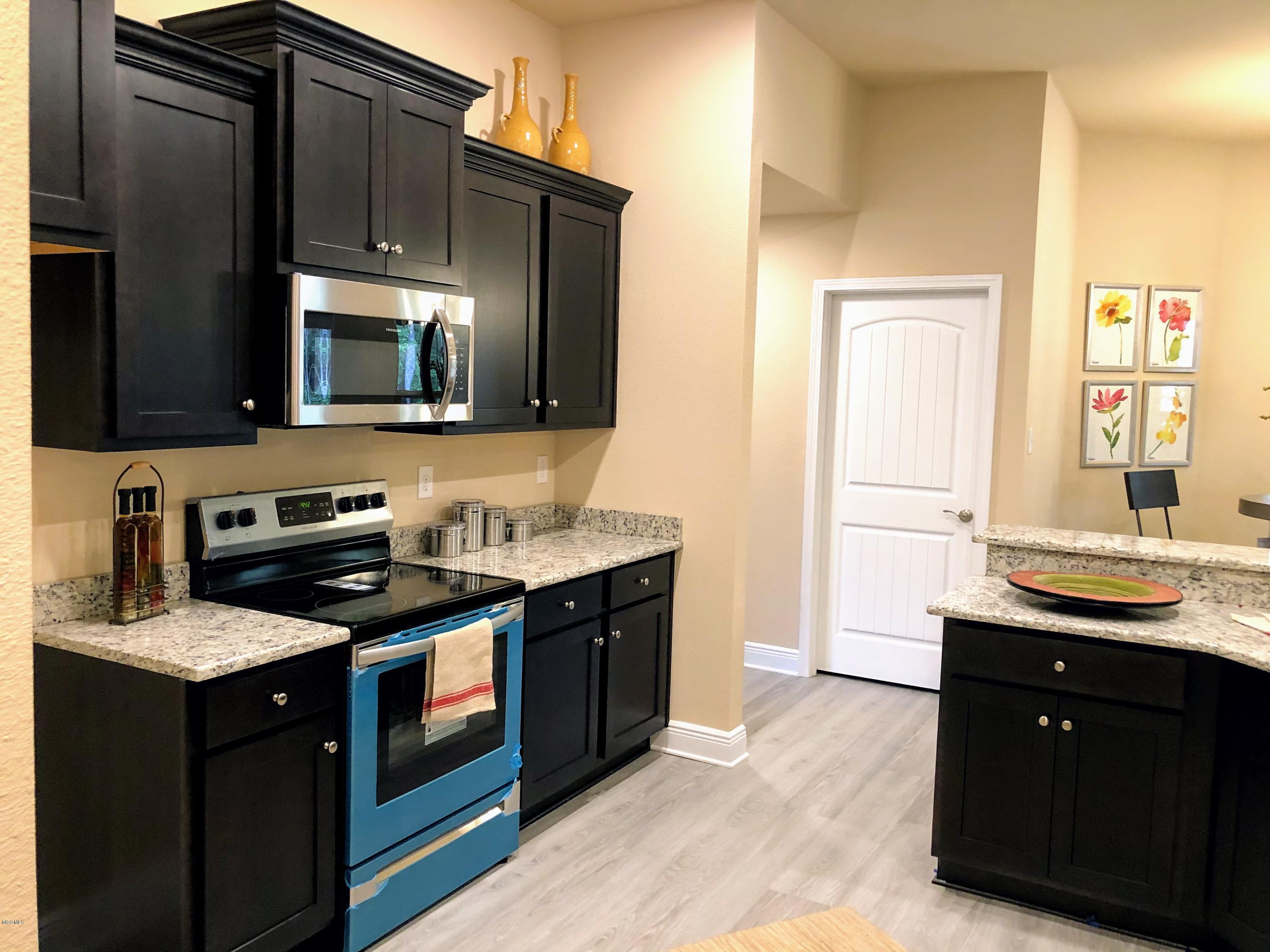6263 Roxanne Way Biloxi, MS 39532 - Photo 2 of 29 Kitchen