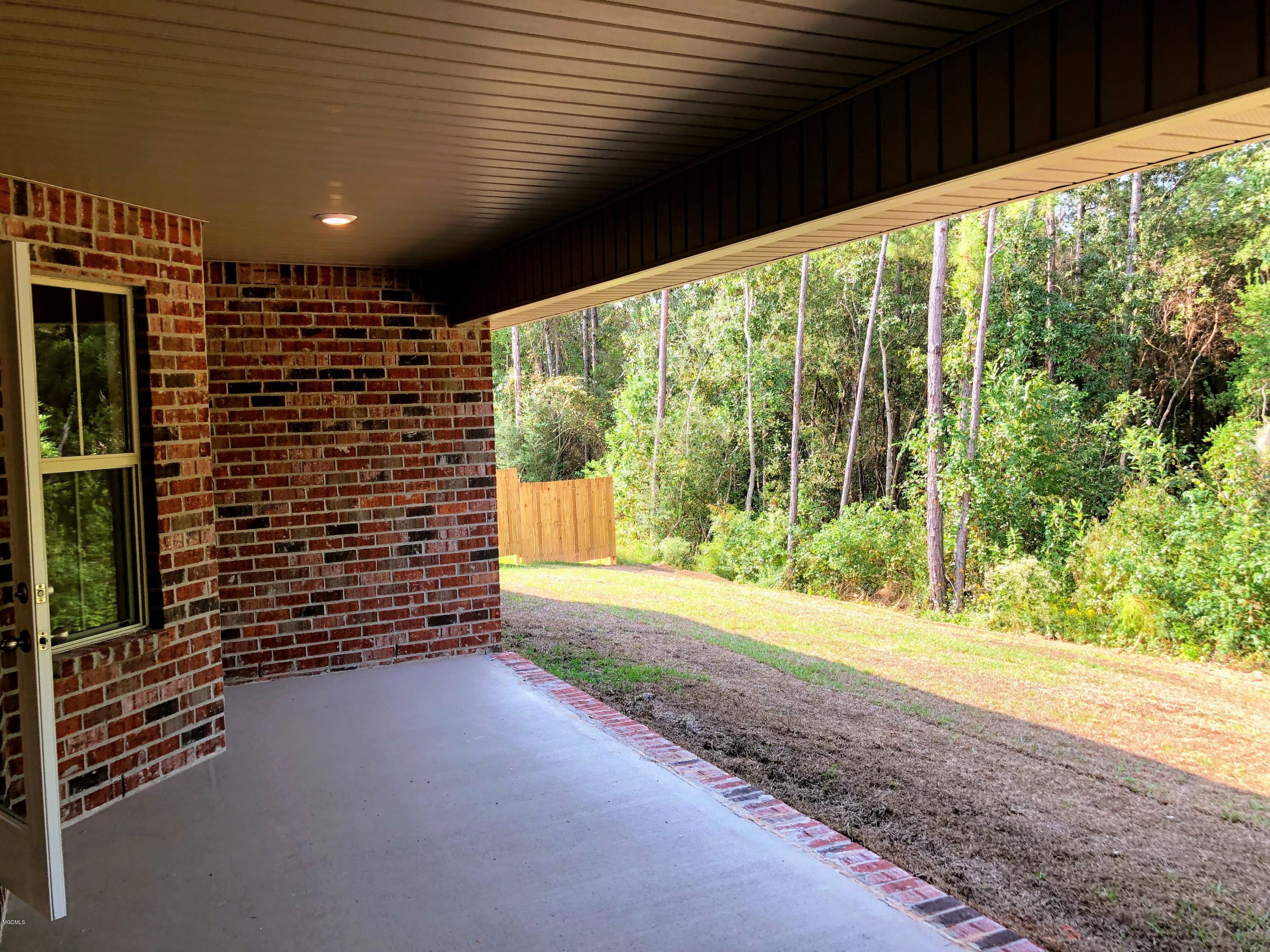 6263 Roxanne Way Biloxi, MS 39532 - Photo 22 of 29 Back Porch