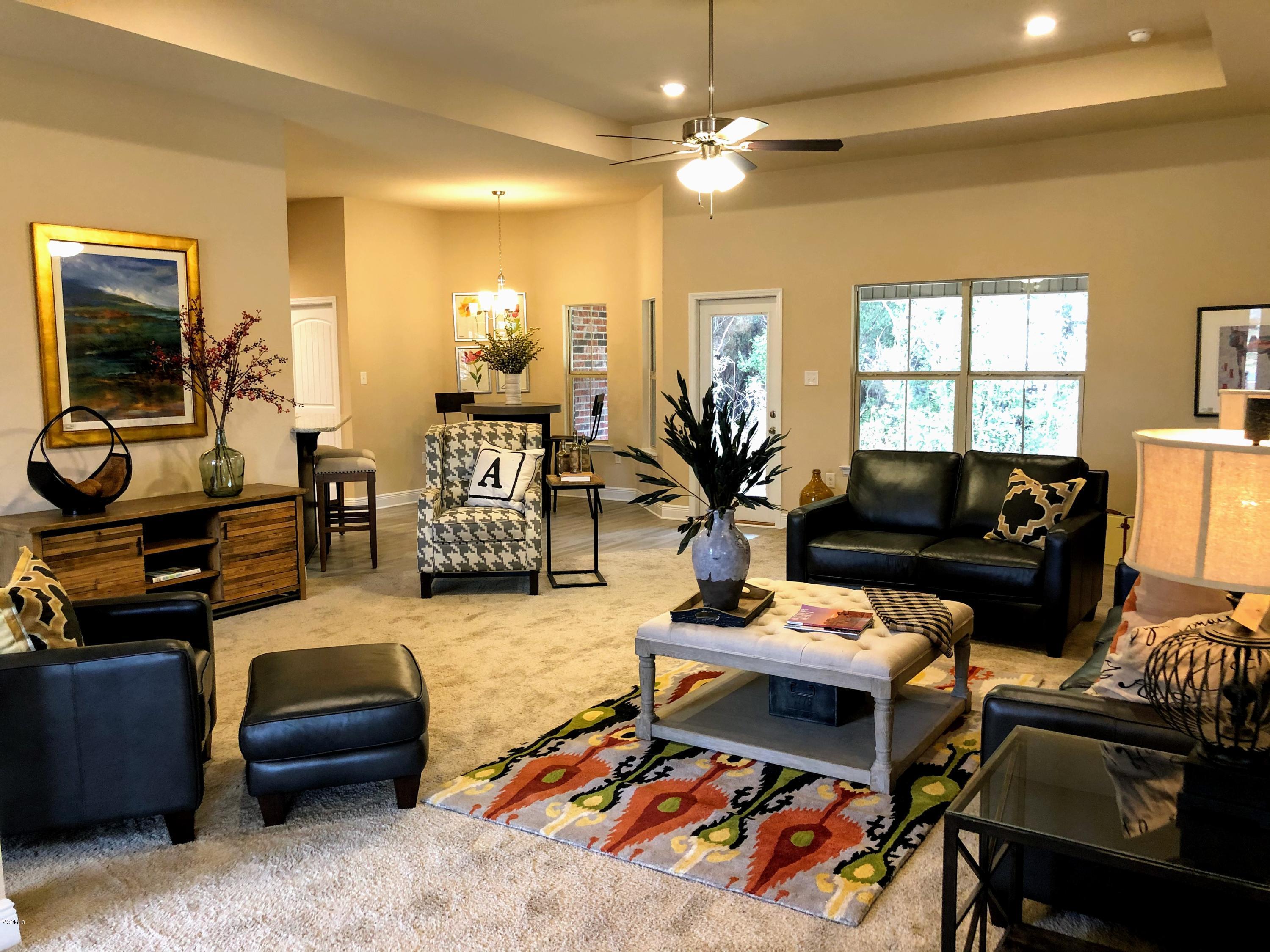 6263 Roxanne Way Biloxi, MS 39532 - Photo 3 of 29 Family Room