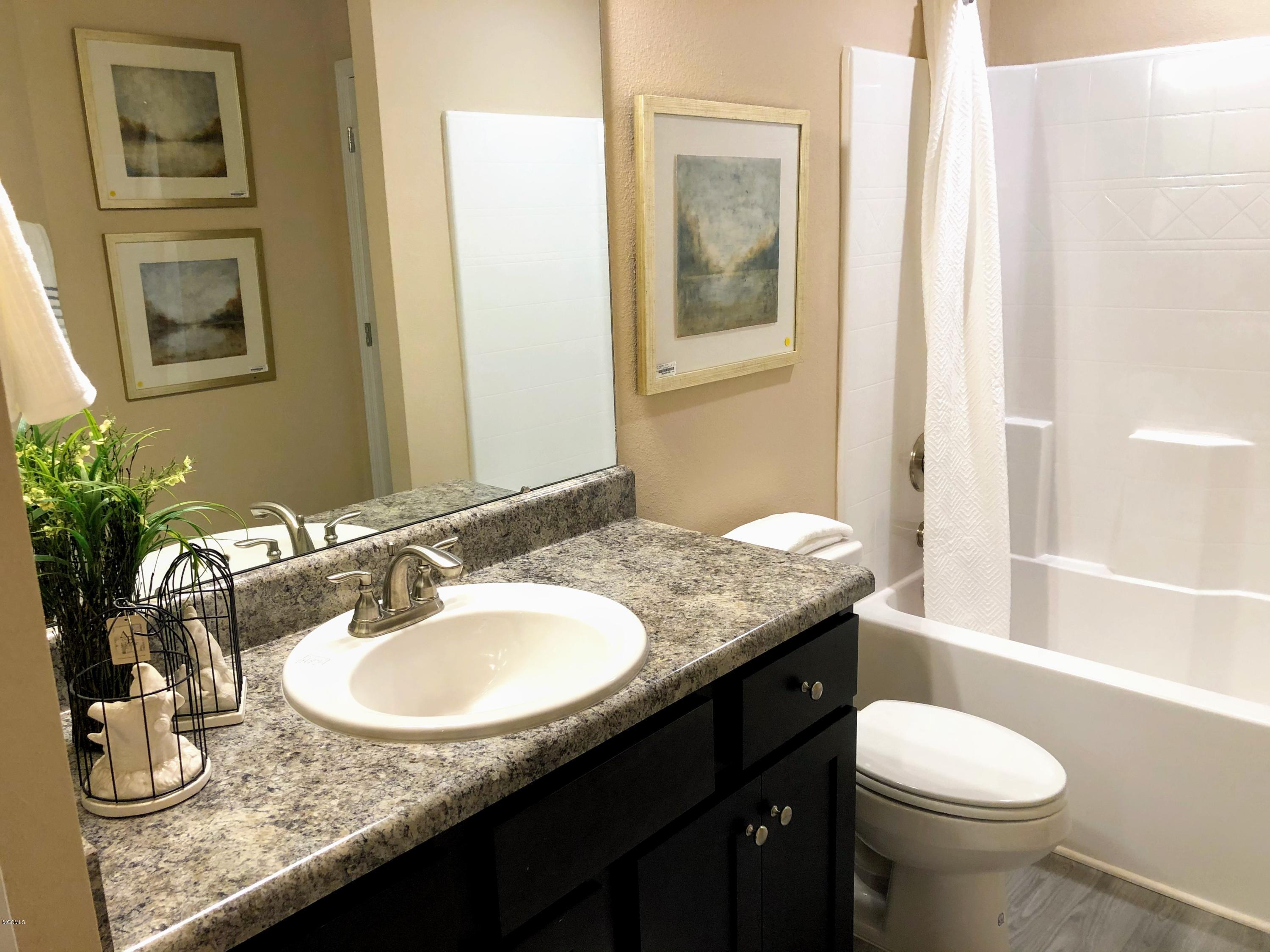 6263 Roxanne Way Biloxi, MS 39532 - Photo 6 of 29 Guest Bath