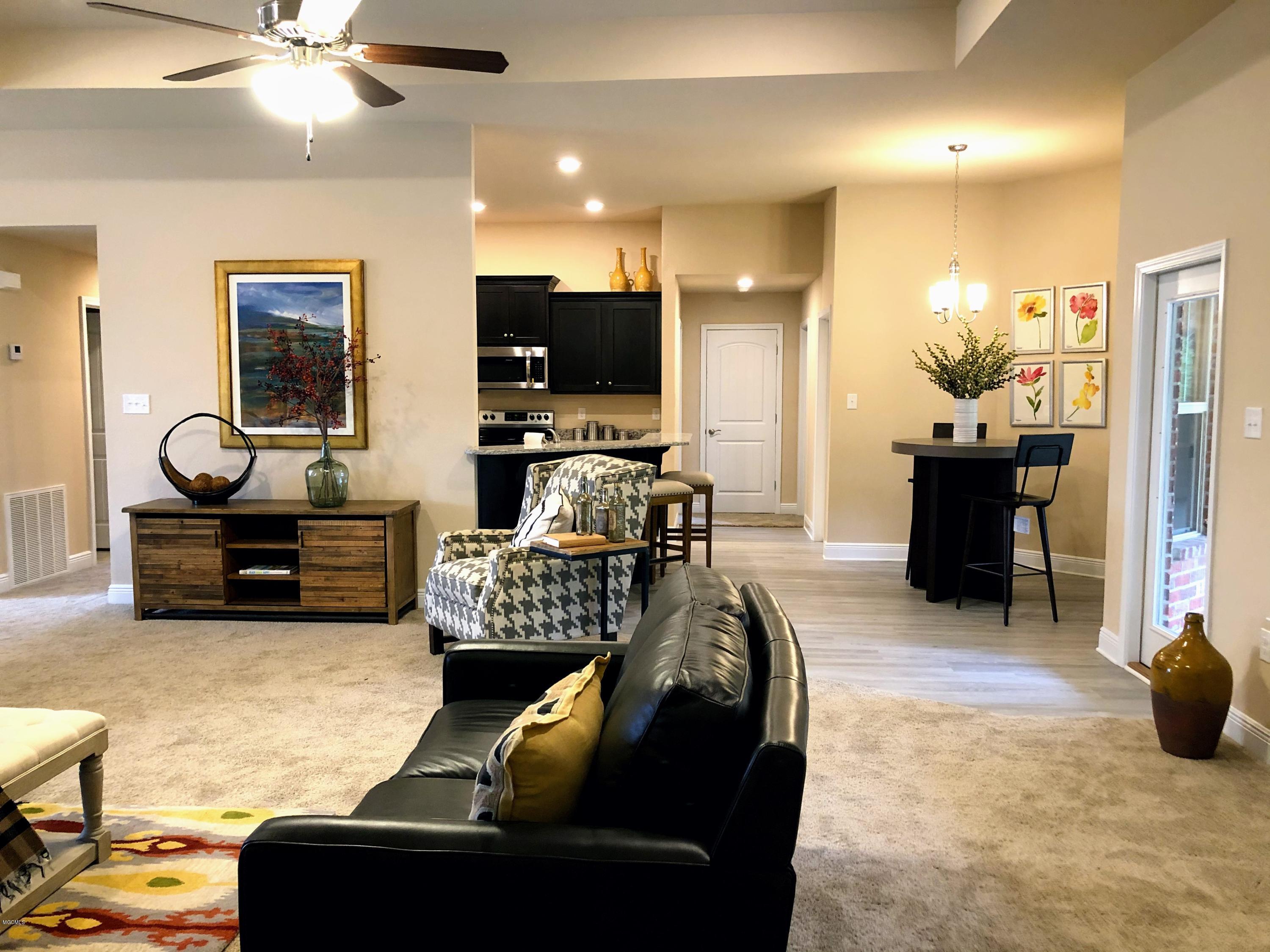 6263 Roxanne Way Biloxi, MS 39532 - Photo 7 of 29 Family room