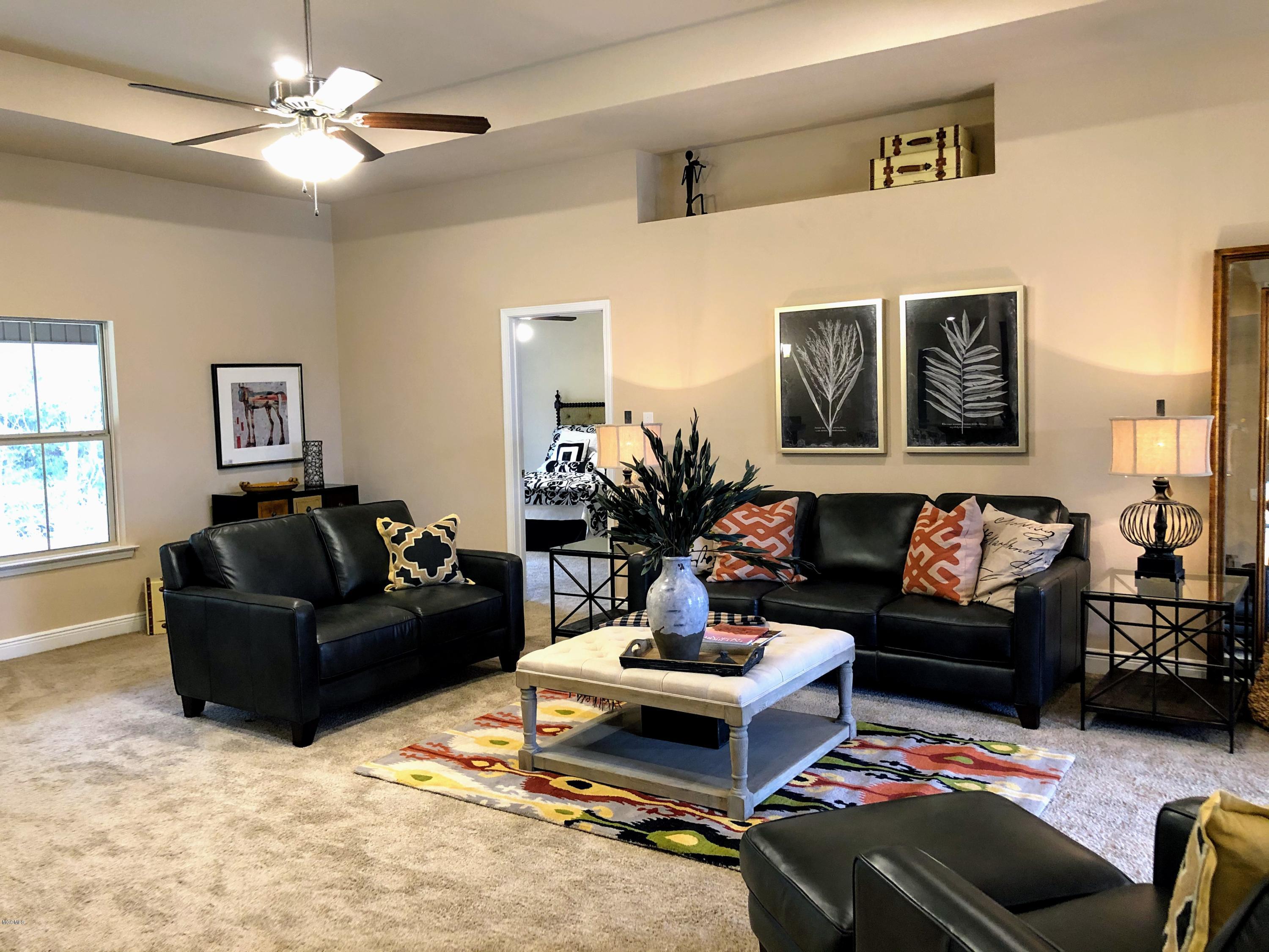 6263 Roxanne Way Biloxi, MS 39532 - Photo 8 of 29 Family room