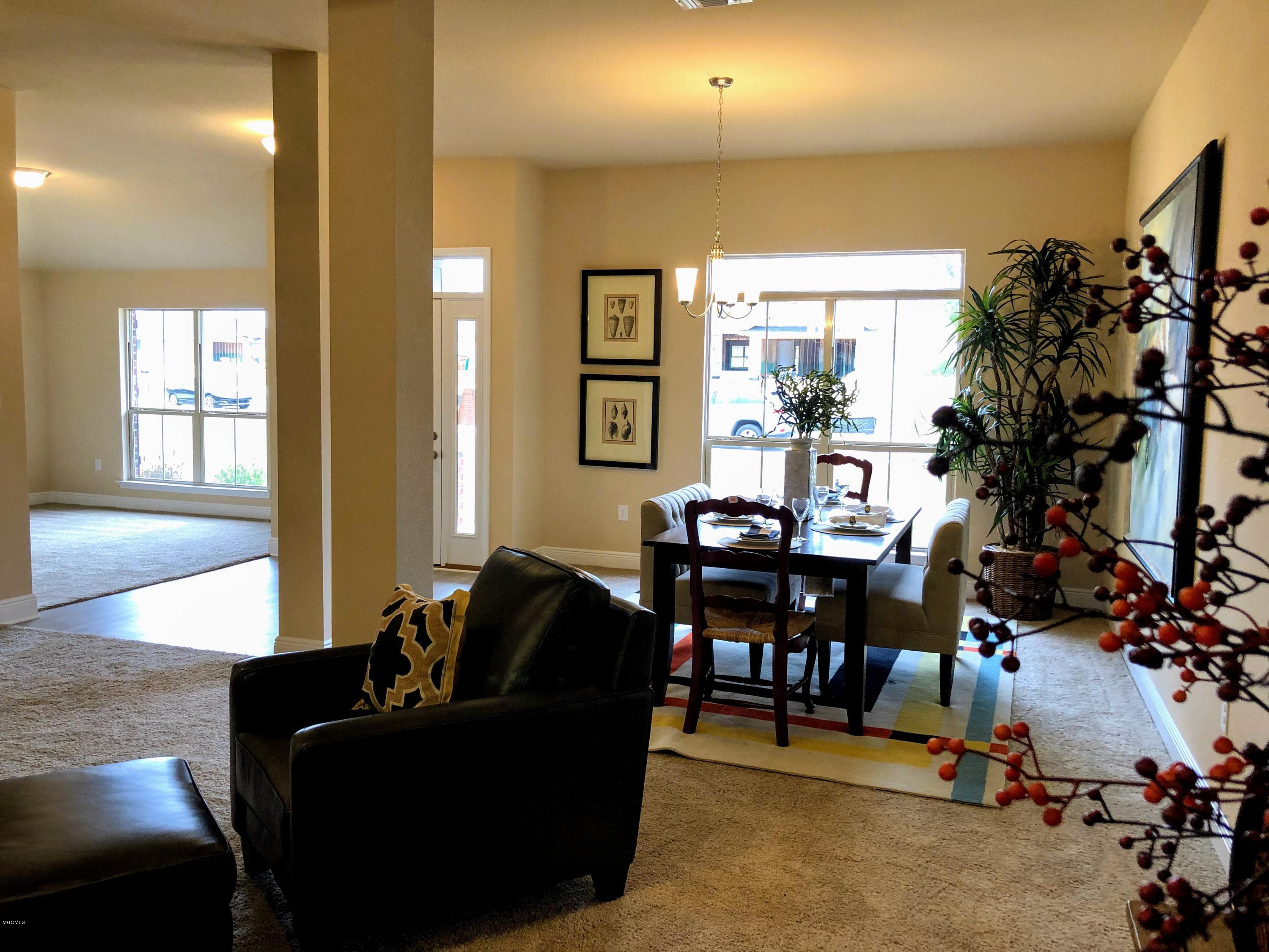 6263 Roxanne Way Biloxi, MS 39532 - Photo 9 of 29 Dining room