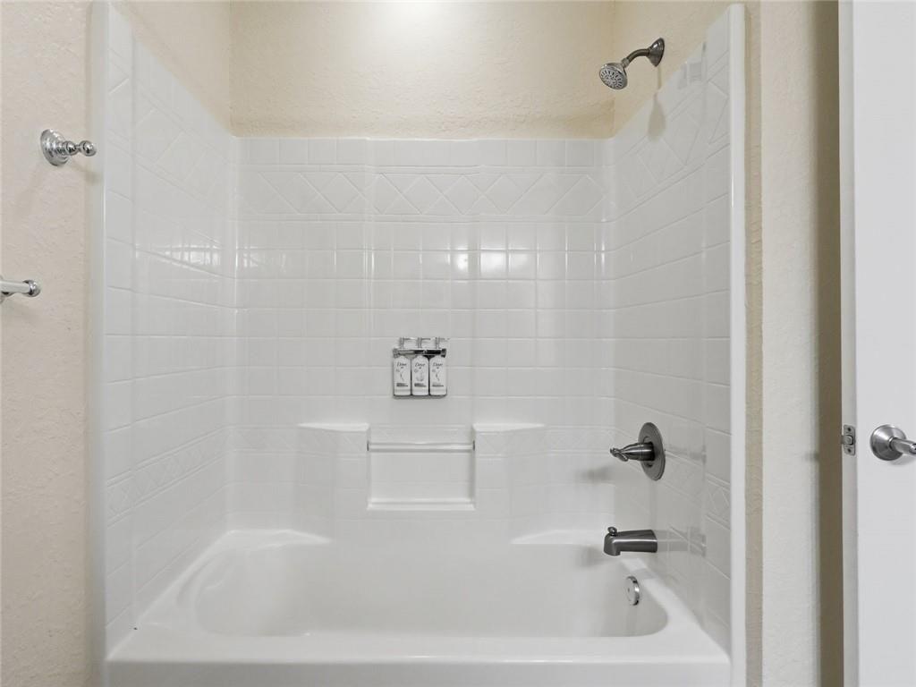 150 Apple Seed Court, Unit 131 Clarkesville, GA 30523 - Photo 23 of 40 a close view of a bathtub in bathroom