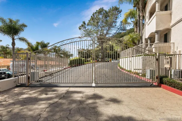 $1,400,000 | 2842 Torrey Pines Road, La Jolla, CA 92037