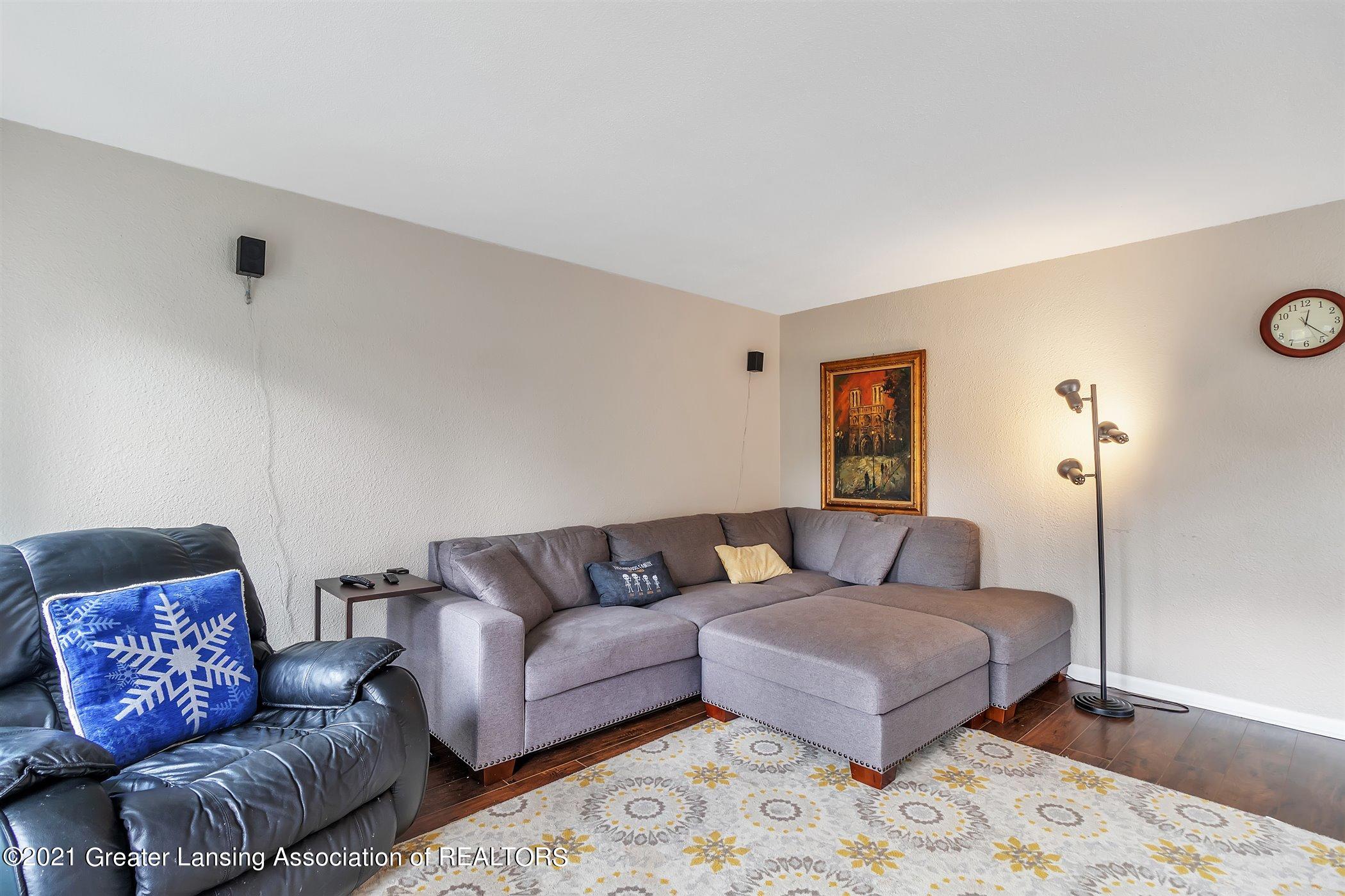 4001 Dell Road Lansing, MI 48911 - Photo 17 of 33 19-4001 Dell-windowstill-realestate