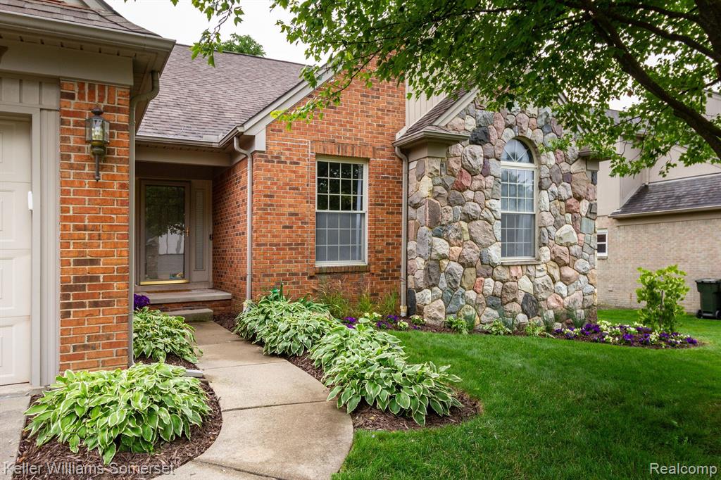 3137 Courtfield Drive Rochester Hills, MI 48309 - Photo 3 of 60