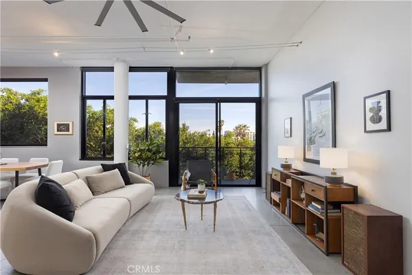 $638,500 | 835 Locust Avenue, Unit 421, Long Beach, CA 90813