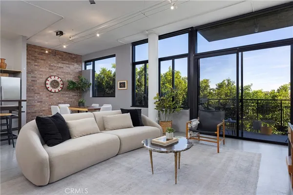 $638,500 | 835 Locust Avenue, Unit 421, Long Beach, CA 90813