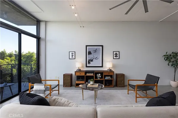 $638,500 | 835 Locust Avenue, Unit 421, Long Beach, CA 90813