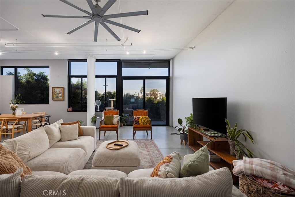 835 Locust Avenue, Unit 421 Long Beach, CA 90813 - Photo 4 of 24