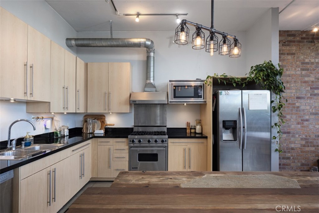 835 Locust Avenue, Unit 421 Long Beach, CA 90813 - Photo 6 of 24