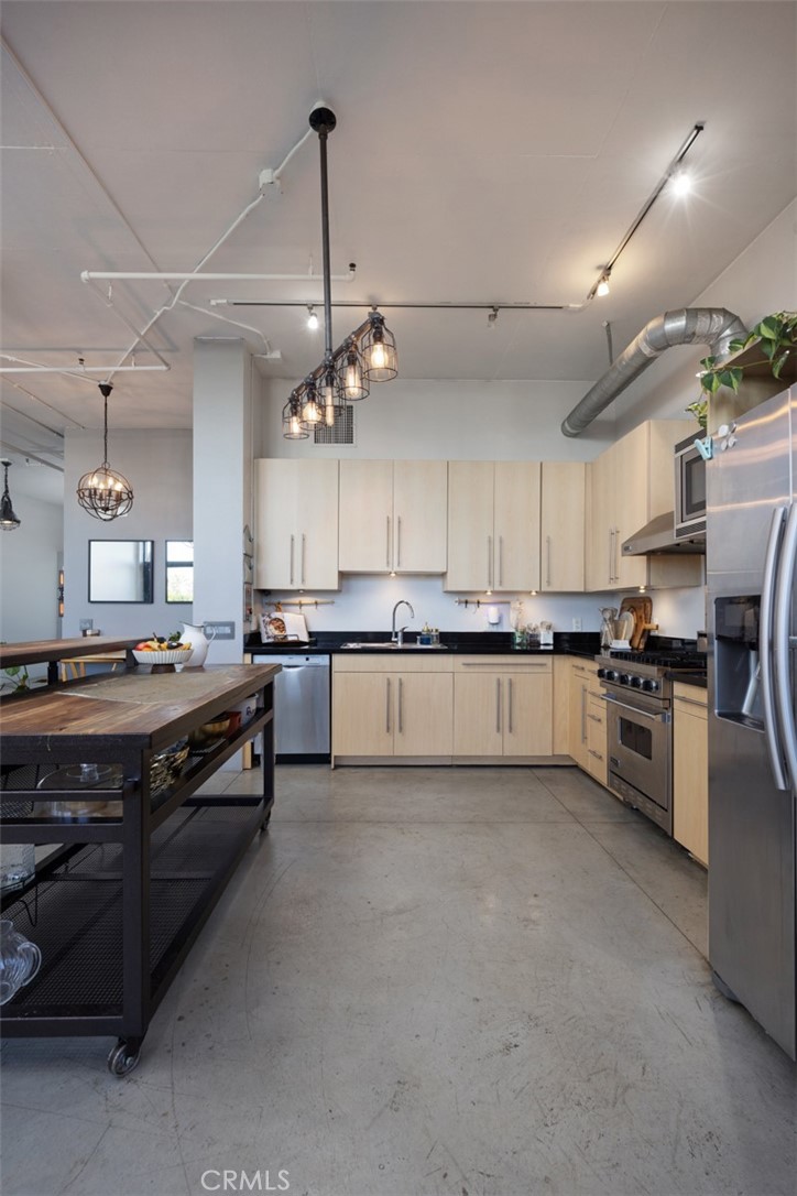 835 Locust Avenue, Unit 421 Long Beach, CA 90813 - Photo 7 of 24