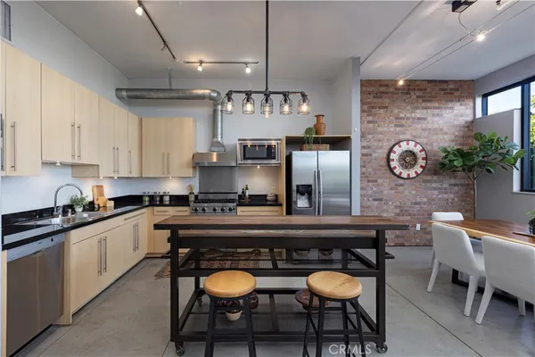 $638,500 | 835 Locust Avenue, Unit 421, Long Beach, CA 90813