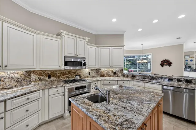$2,895,000 | 404 Partridge Circle, Sarasota, FL 34236