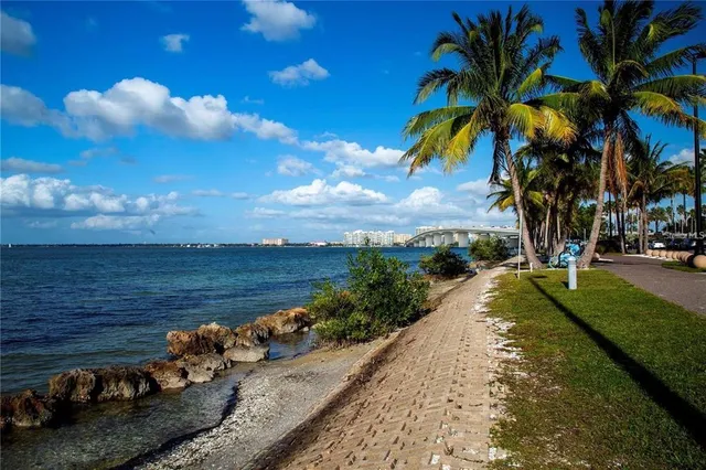 $2,895,000 | 404 Partridge Circle, Sarasota, FL 34236